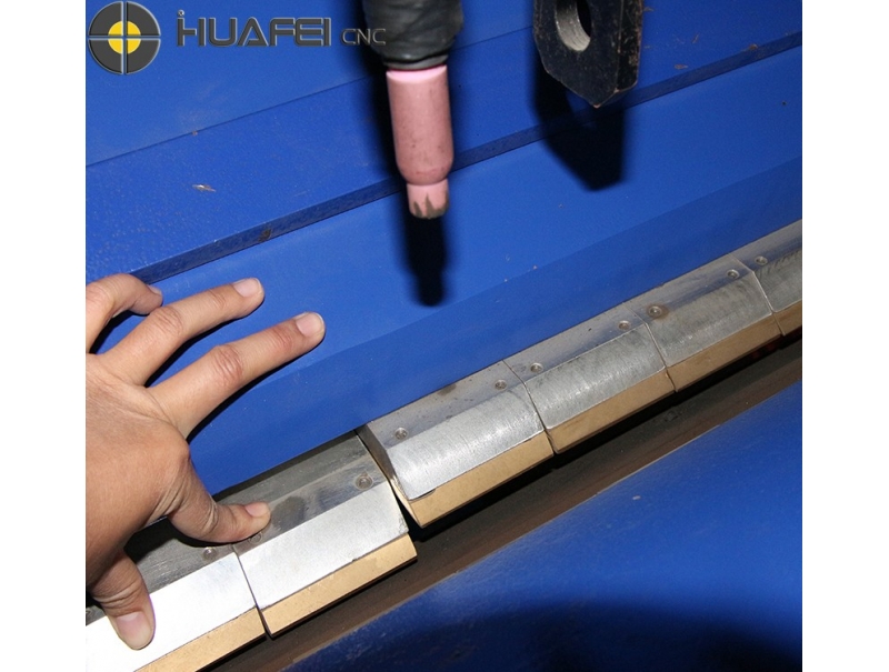 歡迎阿曼客戶到我公司驗(yàn)收設(shè)備！