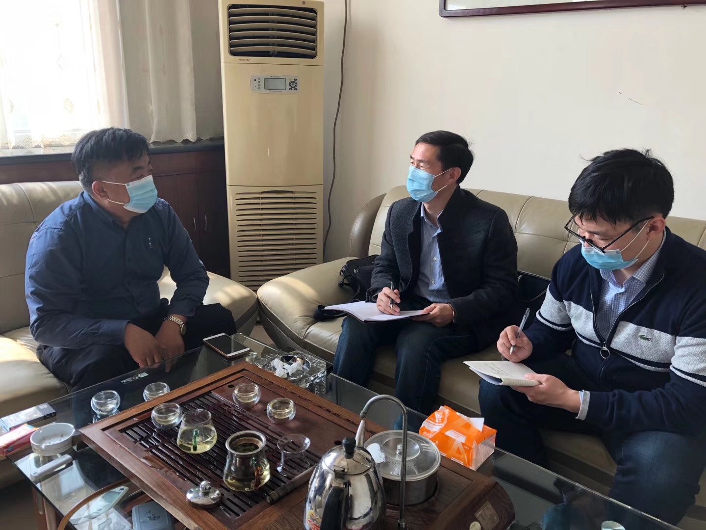 濟南市貿(mào)促會張會長一行到達(dá)濟南華飛數(shù)控機械有限公司進行調(diào)研