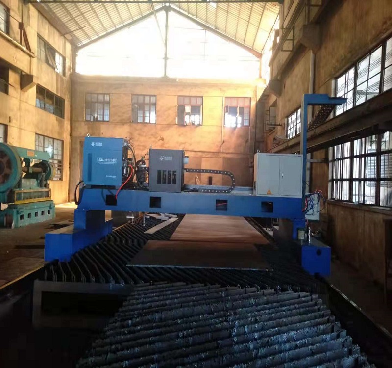 江西德興銅礦切割機(jī)現(xiàn)場操作(圖1)